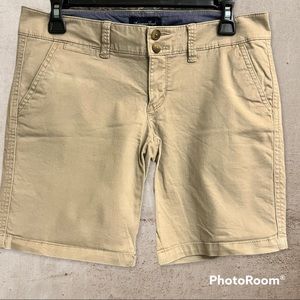 American Eagle khaki Bermuda shorts size 4